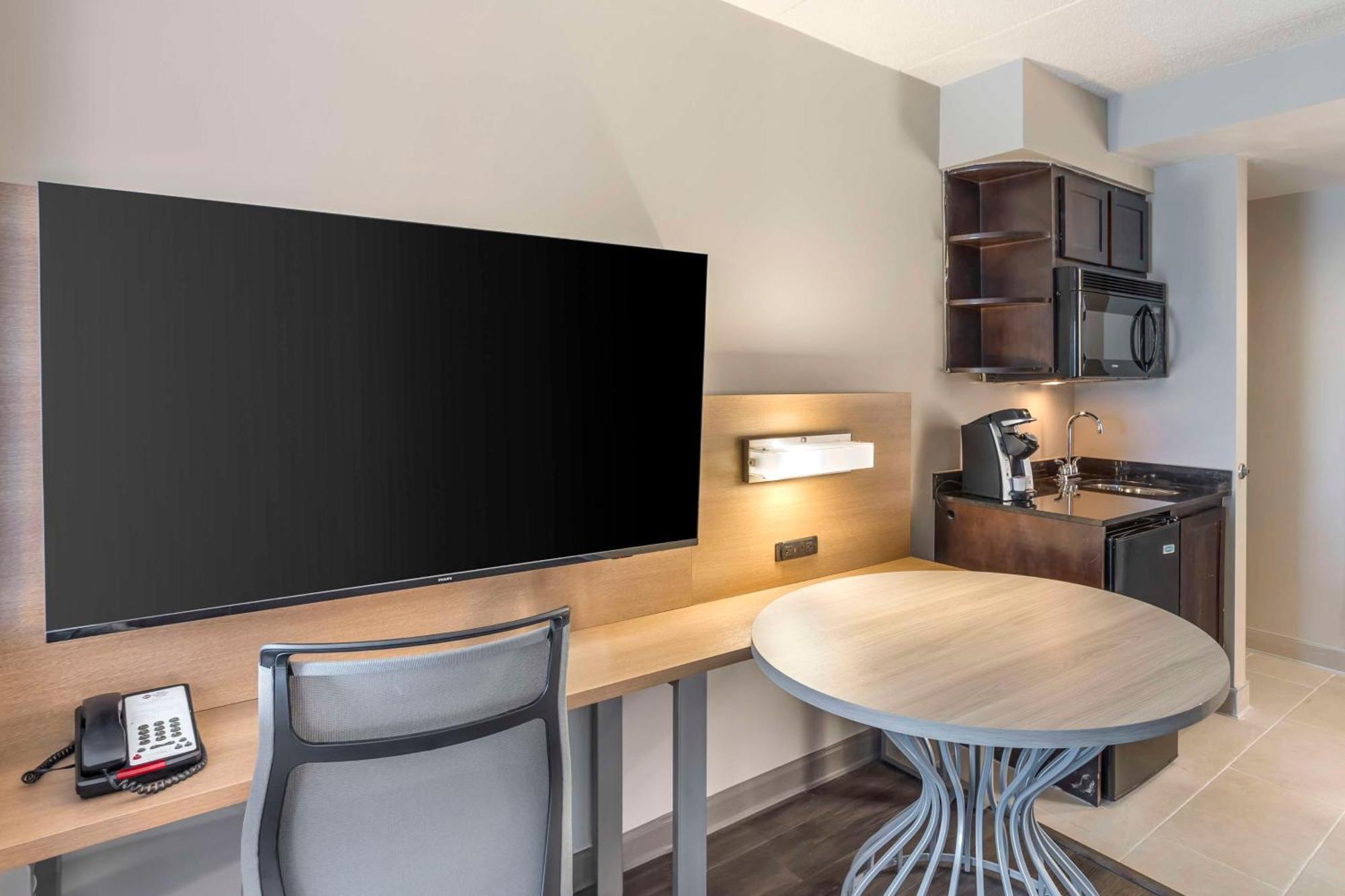 Best Western Plus Heritage Rail Inn & Suites York Exteriör bild